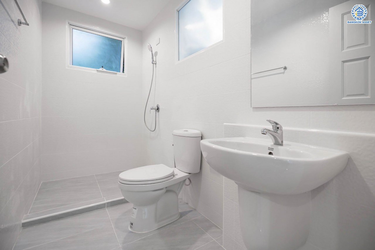 บ้านมือสองตกแต่งใหม่ โครงการ ชัยพฤกษ์2 ราชพฤกษ์-ติวานนท์ เนื้อที่ 54.4 ตร.ว. ฟังก์ชัน 3 ห้องนอน 2 ห้องน้ำ จอดรถได้ 2 คัน บรรยากาศเงียบสงบเป็นส่วนตัว สิ่งอำนวยความสะดวกมากมาย! บนทำเลศักยภาพ หน้าโครงการติดถนนใหญ่ เชื่อมต่อถนนราชพฤกษ์ ใกล้จุดขึ้นทางด่วน "ศรีสมาน"...